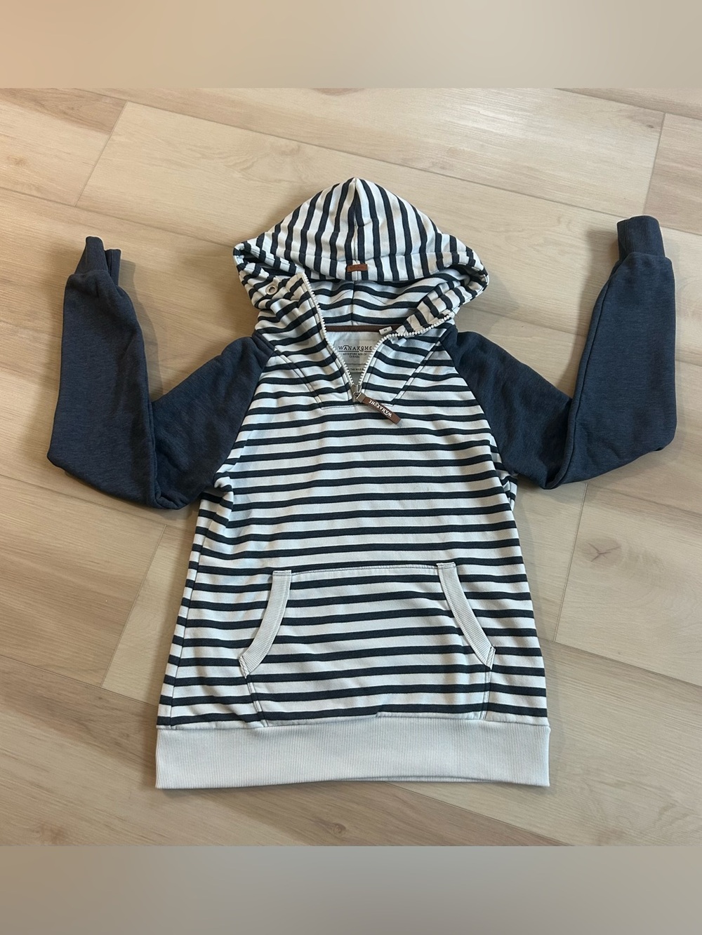 Wanakome women’s striped sweatshirt